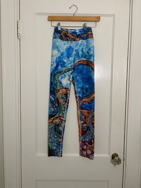 Tessa Lang Paintings Dos Ojos Cenote Octopus Yoga Leggings